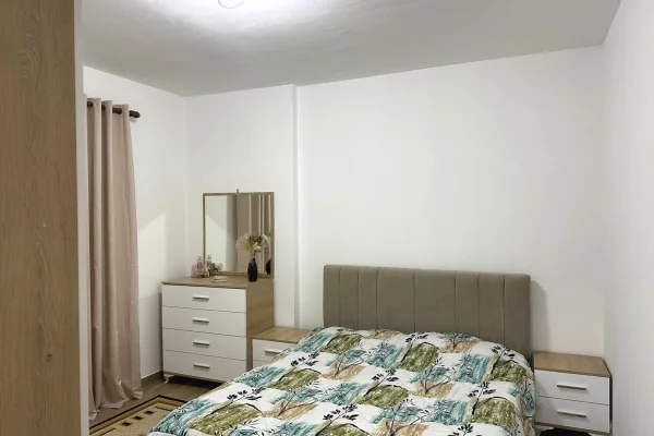 Shtepi me qera Apartament ne Tirane, 2+1, Mobilimi E mobiluar, Pagesa 40,000  Leke.