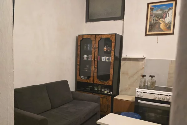 Shtepi me qera 1+1 ne Tirane - 33,000 Leke