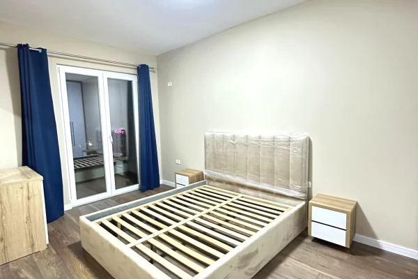 Shtepi me qera Apartament ne Tirane, 2+1, Mobilimi E mobiluar, Pagesa 50,000  Leke.