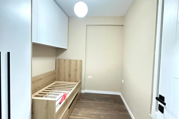 Shtepi me qera Apartament ne Tirane, 2+1, Mobilimi E mobiluar, Pagesa 50,000  Leke.