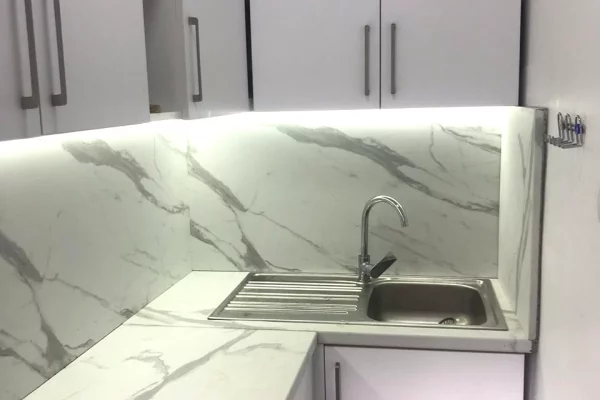 Shtepi me qera Apartament ne Tirane, 2+1, Mobilimi E mobiluar, Pagesa 55,000  Leke.