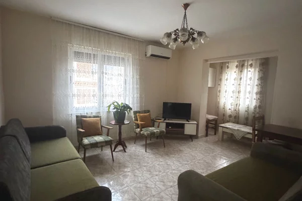 Shtepi ne shitje Apartament ne Tirane, 1+1, Mobilimi E mobiluar, Pagesa 40,000  Leke.