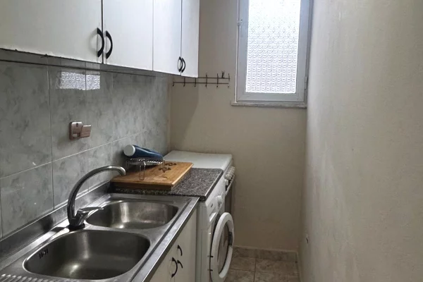Shtepi ne shitje Apartament ne Tirane, 1+1, Mobilimi E mobiluar, Pagesa 40,000  Leke.