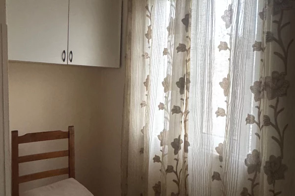 Shtepi ne shitje Apartament ne Tirane, 1+1, Mobilimi E mobiluar, Pagesa 40,000  Leke.