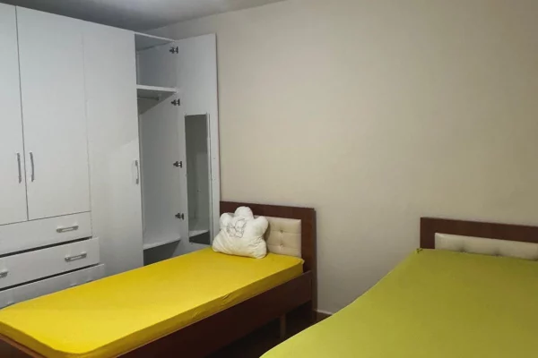 Shtepi ne shitje Apartament ne Tirane, 1+1, Mobilimi E mobiluar, Pagesa 40,000  Leke.