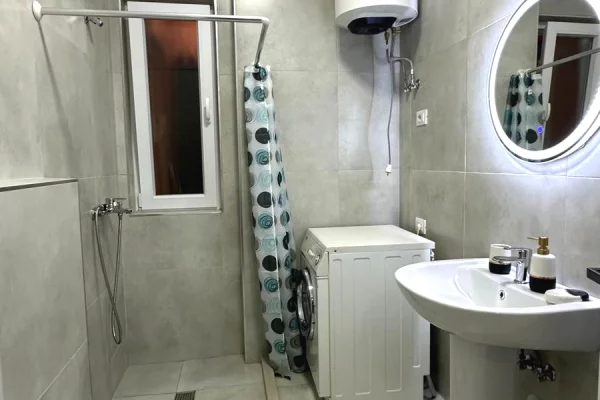 Shtepi me qera Apartament ne Tirane, 1+1, Mobilimi E mobiluar, Pagesa 60,000  Leke.