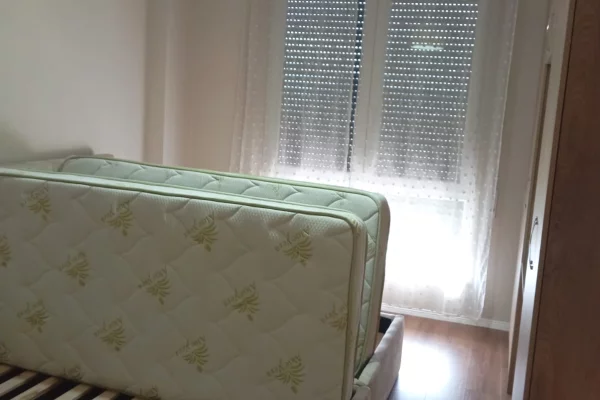 Shtepi me qera Apartament ne Tirane, 2+1, Mobilimi E mobiluar, Pagesa 700  Euro.