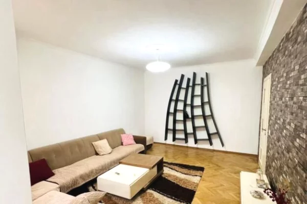 Shtepi me qera 3+1 ne Tirane - 650 Euro