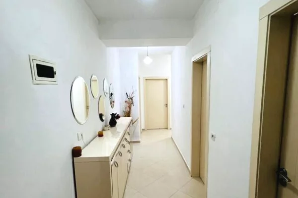 Shtepi me qera Apartament ne Tirane, 3+1, Mobilimi E mobiluar, Pagesa 650  Euro.