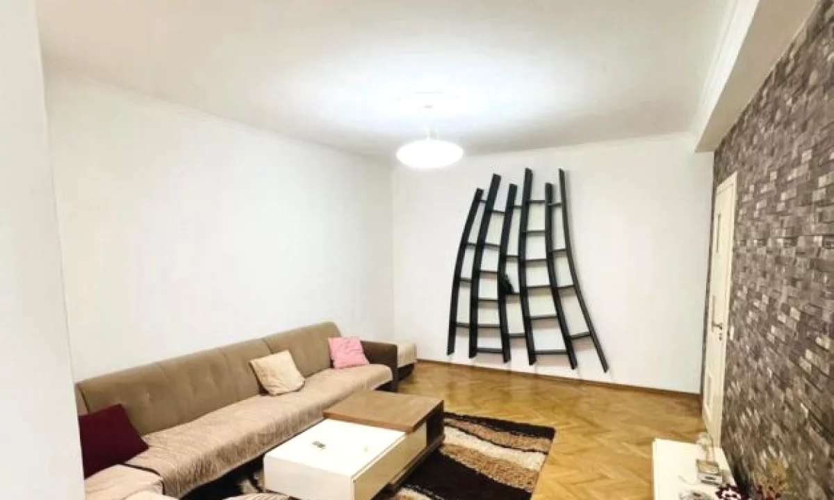 Shtepi me qera Apartament ne Tirane, 3+1, Mobilimi E mobiluar, Pagesa 650  Euro.