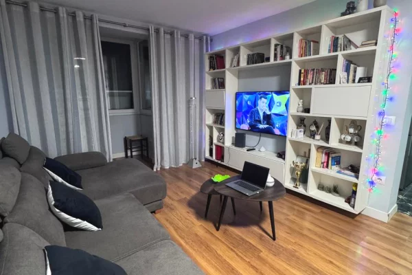 Shtepi me qera Apartament ne Tirane, 2+1, Mobilimi E mobiluar, Pagesa 900  Euro.