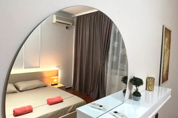 Shtepi me qera Apartament ne Tirane, 2+1, Mobilimi E mobiluar, Pagesa 80,000  Leke.