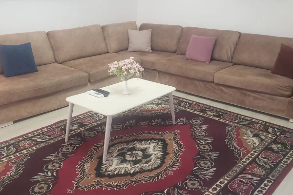 Shtepi me qera 2+1 ne Tirane - 82,000 Leke