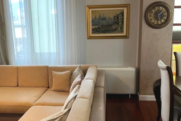 Shtepi me qera Apartament ne Tirane, 3+1, Mobilimi E mobiluar, Pagesa 1,800  Euro.