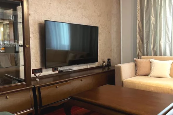 Shtepi me qera Apartament ne Tirane, 3+1, Mobilimi E mobiluar, Pagesa 1,800  Euro.