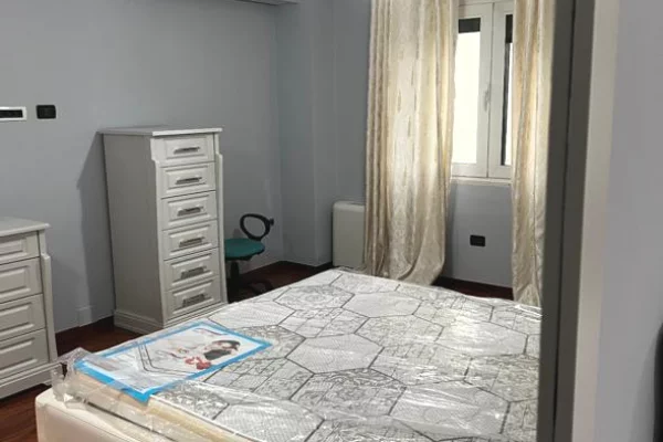 Shtepi me qera Apartament ne Tirane, 3+1, Mobilimi E mobiluar, Pagesa 1,800  Euro.