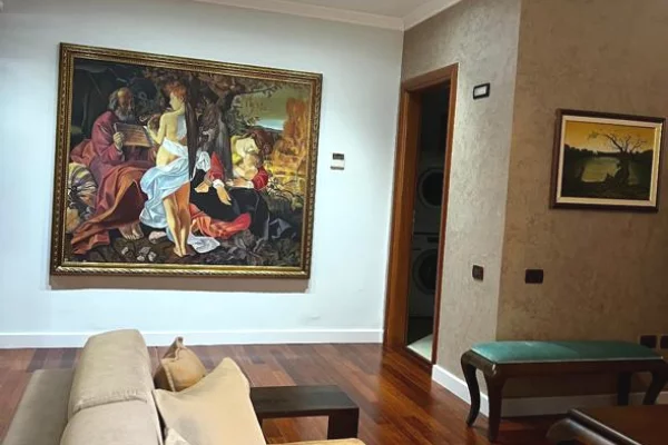 Shtepi me qera Apartament ne Tirane, 3+1, Mobilimi E mobiluar, Pagesa 1,800  Euro.