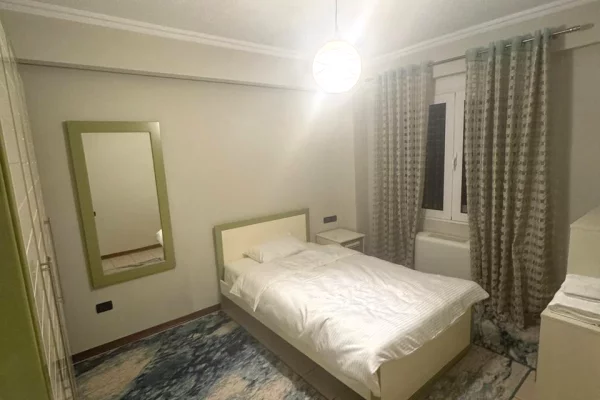 Shtepi me qera Apartament ne Tirane, 3+1, Mobilimi E mobiluar, Pagesa 1,800  Euro.