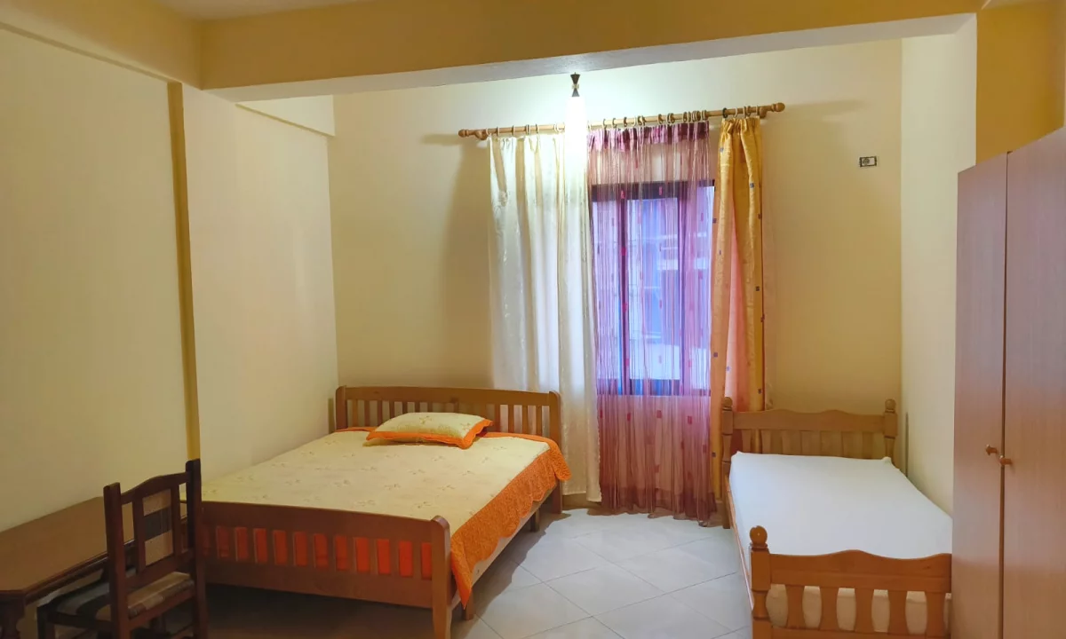 Shtepi me qera Apartament ne Tirane, Garsoniere, Mobilimi E mobiluar, Pagesa 30,000  Leke.