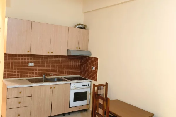 Shtepi me qera Apartament ne Tirane, Garsoniere, Mobilimi E mobiluar, Pagesa 30,000  Leke.