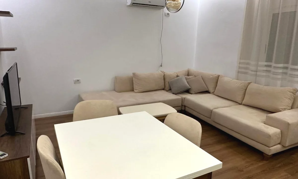 Shtepi me qera Apartament ne Tirane, 1+1, Mobilimi E mobiluar, Pagesa 500  Euro.