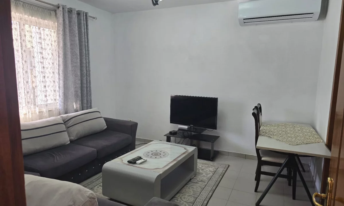 Shtepi me qera Shtepi Private ne Tirane, 2+1, Mobilimi E mobiluar, Pagesa 40,000  Leke.