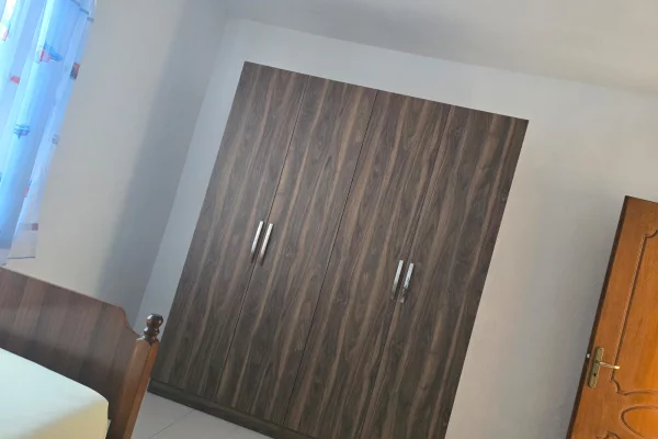 Shtepi me qera Shtepi Private ne Tirane, 2+1, Mobilimi E mobiluar, Pagesa 40,000  Leke.