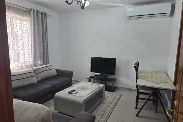 Shtepi me qera 2+1 ne Tirane - 40,000 Leke