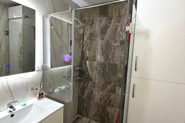 Shtepi me qera Apartament ne Tirane, 2+1, Mobilimi E mobiluar, Pagesa 700  Euro.