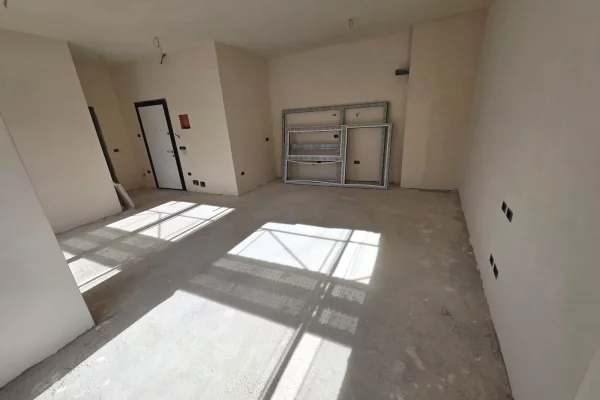 Shtepi ne shitje Apartament ne Tirane, 1+1, Mobilimi Bosh, pa mobiluar, Pagesa 120,800  Euro.