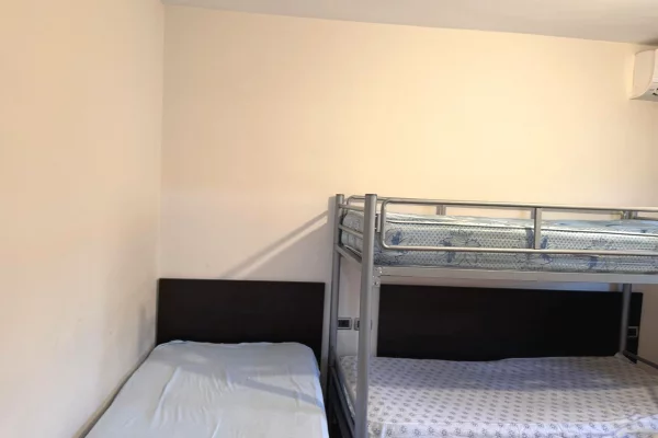 Shtepi me qera Apartament ne Tirane, 1+1, Mobilimi E mobiluar, Pagesa 40,000  Leke.