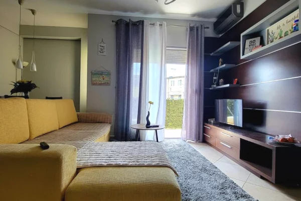 Shtepi me qera Apartament ne Tirane, 1+1, Mobilimi E mobiluar, Pagesa 500  Euro.
