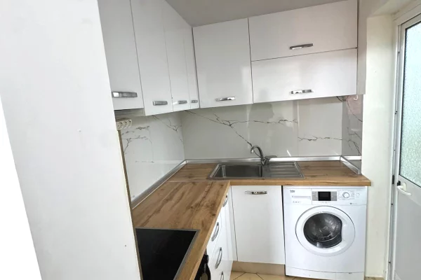 Shtepi me qera Shtepi Private ne Tirane, 1+1, Mobilimi E mobiluar, Pagesa 35,000  Leke.