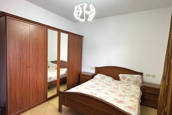 Shtepi me qera Shtepi Private ne Tirane, 1+1, Mobilimi E mobiluar, Pagesa 35,000  Leke.