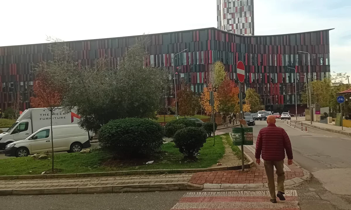 Shtepi me qera Apartament ne Tirane, 1+1, Mobilimi E mobiluar, Pagesa 700  Euro.