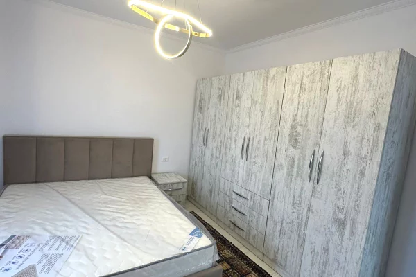 Shtepi me qera Apartament ne Tirane, 2+1, Mobilimi E mobiluar, Pagesa 50,000  Leke.