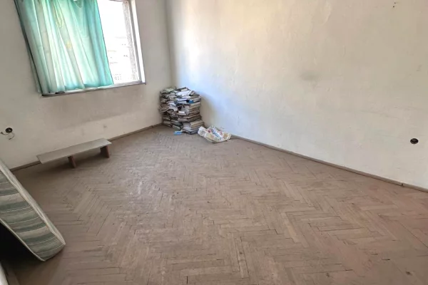 Shtepi ne shitje Apartament ne Tirane, 3+1, Mobilimi Bosh, pa mobiluar, Pagesa 120,000  Euro.
