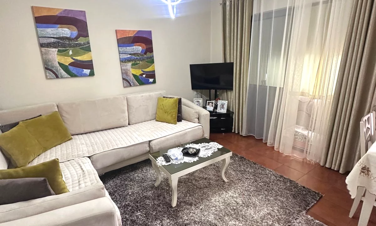 Shtepi me qera Apartament ne Tirane, 1+1, Mobilimi Pjeserisht e mobiluar, Pagesa 40,000  Leke.