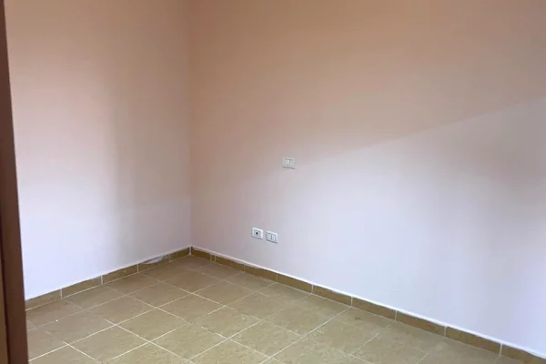 Shtepi me qera Apartament ne Tirane, 3+1, Mobilimi Pjeserisht e mobiluar, Pagesa 600  Leke.