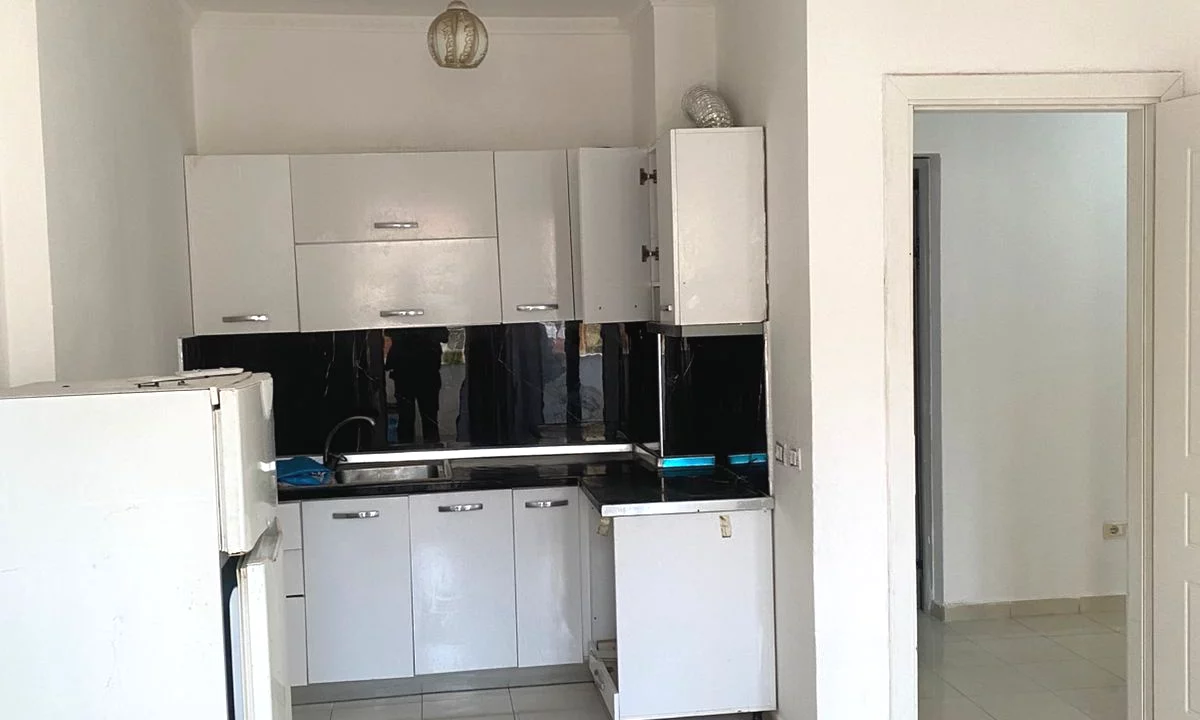 Appartamento in vendita a Tirana 2+1, SemiArredato