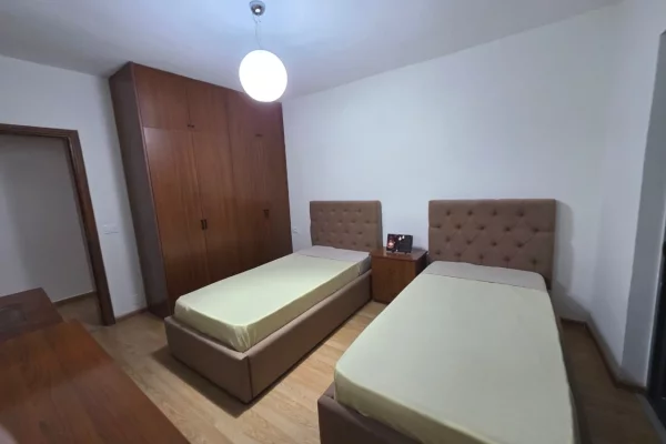 Appartamento in affitto a Tirana 4+1, Arredato