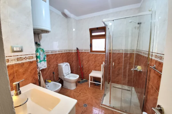 Appartamento in vendita a Tirana 1+1, Arredato