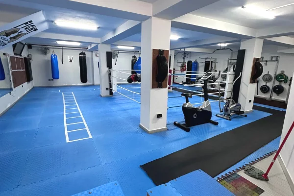 Ambient biznesi me qera 3+1 ne Tirane - 800 Euro