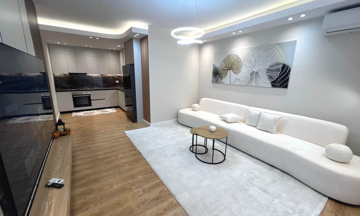 Appartamento in vendita a Tirana 2+1, Arredato