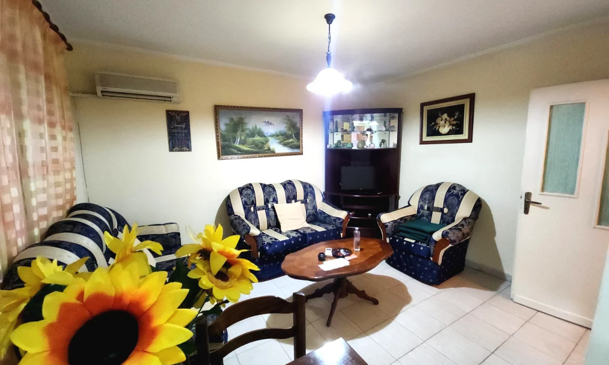 Shtepi ne shitje Apartament ne Tirane, 1+1, Mobilimi E mobiluar, Pagesa 100,000  Euro.