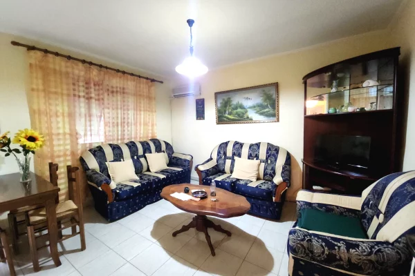 Shtepi ne shitje Apartament ne Tirane, 1+1, Mobilimi E mobiluar, Pagesa 100,000  Euro.