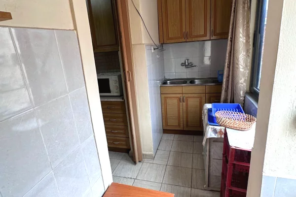 Shtepi ne shitje Apartament ne Tirane, 1+1, Mobilimi E mobiluar, Pagesa 100,000  Euro.
