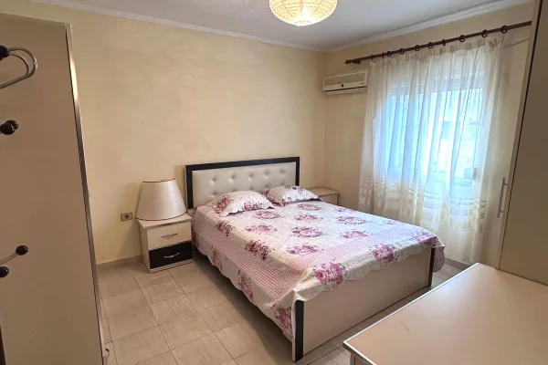 Shtepi ne shitje Apartament ne Tirane, 1+1, Mobilimi E mobiluar, Pagesa 100,000  Euro.