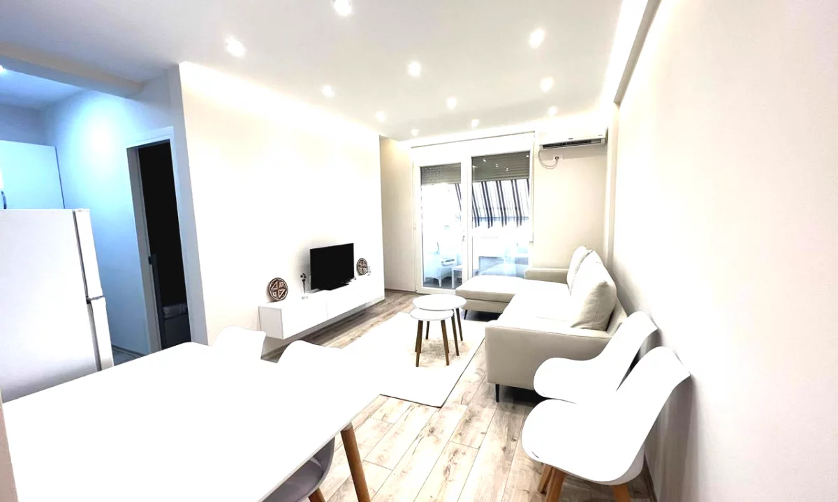Shtepi ne shitje Apartament ne Tirane, 1+1, Mobilimi E mobiluar, Pagesa 155,000  Euro.