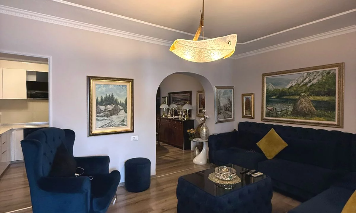 Shtepi ne shitje Apartament ne Tirane, 2+1, Mobilimi E mobiluar, Pagesa 225,000  Euro.